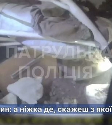 Спасли ребенка из-под завалов: полиция показала первые минуты после ракетного удара по Радушному