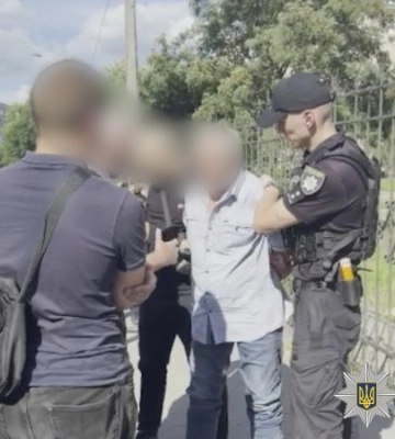 У Кременчуці літній чоловік вчинив різанину у маршрутці: постраждали двоє людей