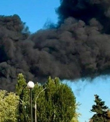 Павлоград под атакой РФ: огонь охватил торговый комплекс