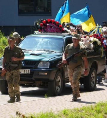 Загинув під ворожим дроном на Запоріжжі: Міжгірщина попрощалася із 29-річним Героєм Владиславом Чонкою