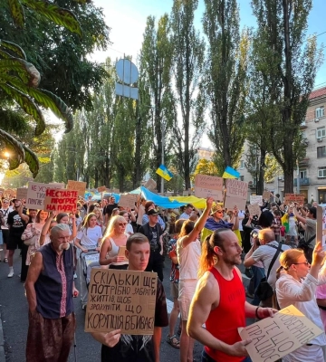 У Києві пройшла масова хода за діалог і реформи у військовій сфері