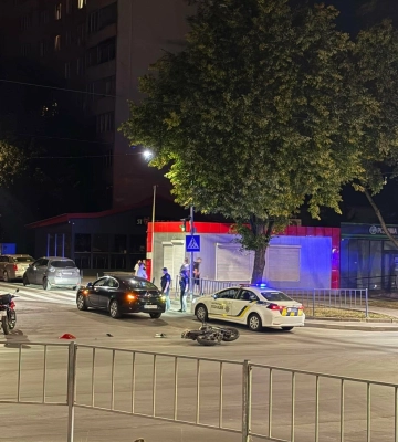 У Львові на вулиці Пасічній сталося ДТП за участі мотоцикліста, - ФОТО