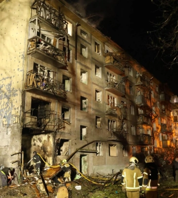 Последствия удара вражеской баллистикой по Киеву: 9 погибших и более 20 пострадавших
