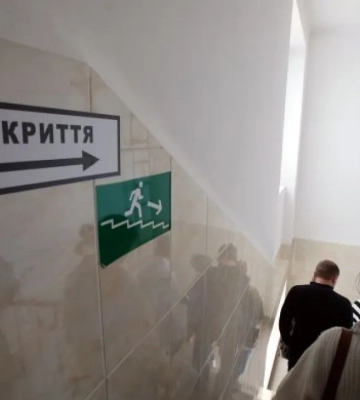 Не пустили в укрытие во время тревоги: куда обращаться жителям Киева