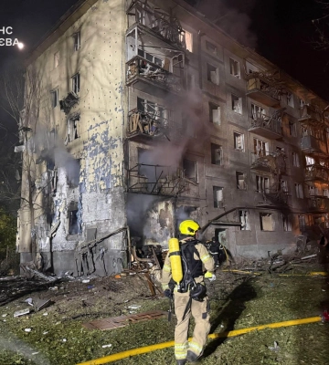Київська ДСНС: 9 людей загинули, ще 23 – поранені внаслідок російської балістичної атаки. ФОТО