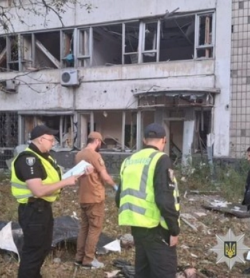 Кадри наслідків нічної балістичної атаки РФ на Київ: найбільше постраждали Солом’янський і Дарницький райони. ВIДЕО