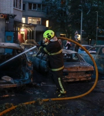 РФ двічі вдарила по «Київмедспецтрансу»: згоріли п'ять карет швидкої