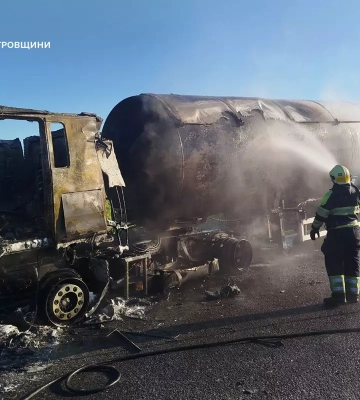 На трасі Дніпропетровщини згоріла вантажівка