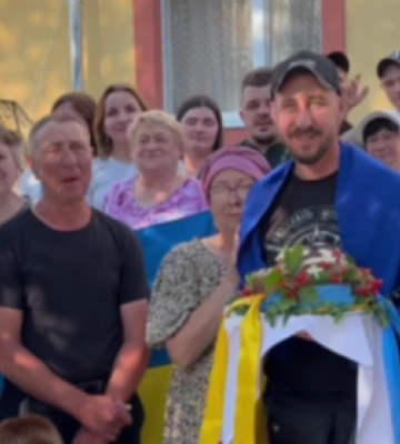 На Волині громада зустріла воїна Віталія Жука, який повернувся з російського полону. Відео