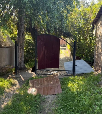 Росіяни двічі атакували Ізюм: пошкоджено 11 будинків, спалахнула пожежа