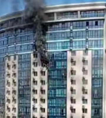 Дрон ударил по многоэтажке в центре Одессы. ВИДЕО
