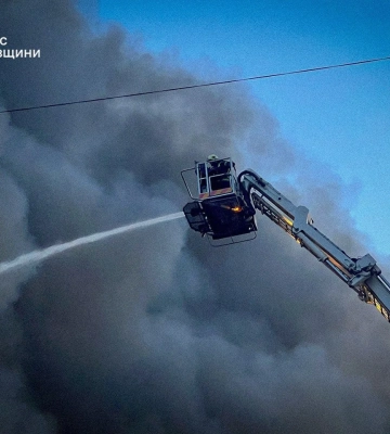 россияне утром атаковали склады в Броварах, есть погибший и раненые