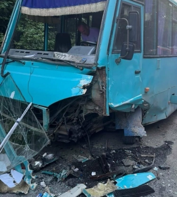 Серйозна аварія на Дрогобиччині: у зіткненні автобуса та легковика постраждали 11 осіб