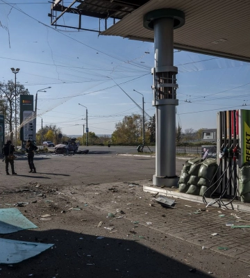 Бетонні плити та мішки з піском: як тилові АЗС захищаються від атак Росії