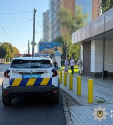 У Кременчуці на зупинці громадського транспорту помер чоловік