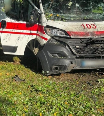 На Харківщині російський удар пошкодив “швидку”