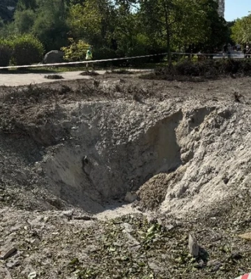 Пятеро человек в Дарницком районе Киева погибли, когда во время ночной атаки бежали в укрытие — СМИ
