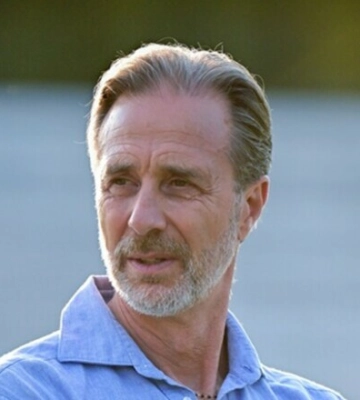 ФОТО. Мальдера приехал в Украину. Тренер сборной – на матче УПЛ