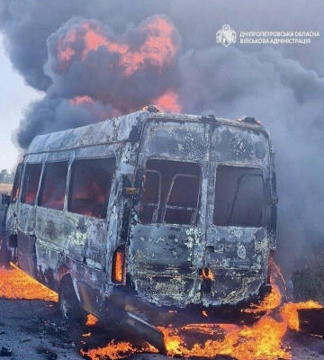 Автобус із людьми згорів ущент після атаки РФ: що відомо про удар на Дніпропетровщині