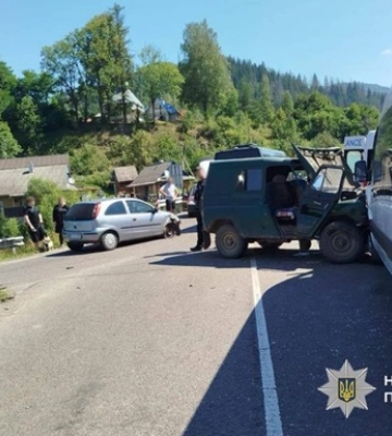 В Закарпатье ДТП с тремя автомо: пострадали 13 человек, среди них дети