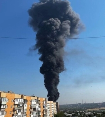 В оккупированном Мариуполе после взрывов горит склад с топливом – СМИ