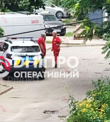 В Днепре на Солнечной Набережной возле многоэтажки обнаружили труп: подробности