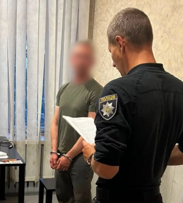 Пограбував будинок і вистрілив у поліцейського: на Харківщині затримали підозрюваного