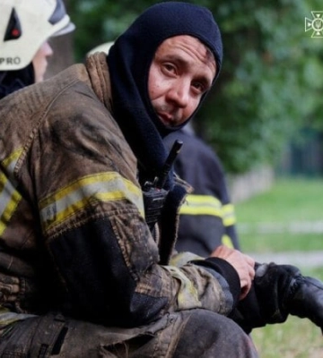 Ворог ударив по рейсовому мікроавтобусу у Нікопольському районі: 8 поранених, серед них – дитина
