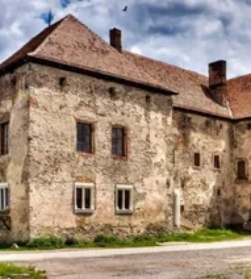 8 вражаючих замків Закарпаття: від таємниць лицарів-тамплієрів до могутньої фортеці кохання