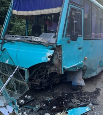 11 осіб травмовані внаслідок зіткнення легковика з автобусом на Львівщині (ФОТО)