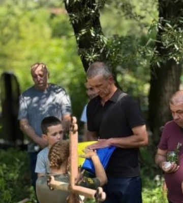 «Прапор честі передали брату…»: Рахівщина на колінах провела в останню путь Захисника Віктора Маріонду
