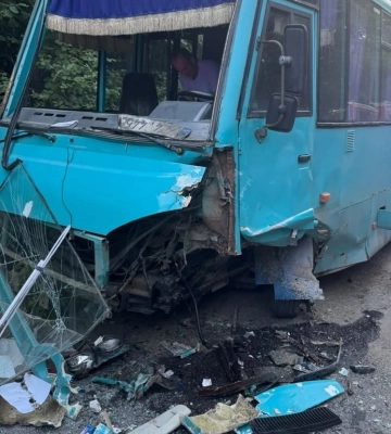 На Львівщині внаслідок зіткнення автобусу та легковика постраждали 11 людей. ФОТО