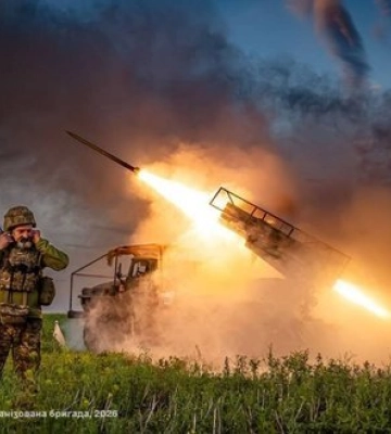 За сутки на фронте произошло более 230 боевых столкновений, наиболее ожесточенные бои велись на Покровском направлении, - Генштаб. КАРТА