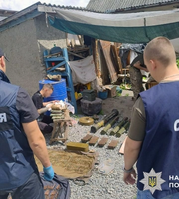 На Хмельниччині судитимуть власника потужного арсеналу зброї та боєприпасів. ФОТО