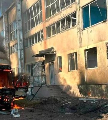 В Николаеве в результате атаки реактивного БпЛА повреждены учебное заведение и школьный автобус