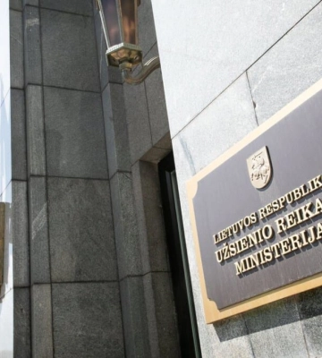 Литва вимагатиме від Росії компенсації після пошкодження посольства в Києві