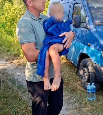 На Житомирщині поліцейські з рятувальниками розшукали зниклого півторарічного хлопчика