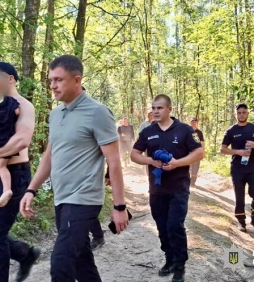 На Житомирщині 240 людей усю ніч шукали в лісі дворічного малюка: чим усе закінчилося