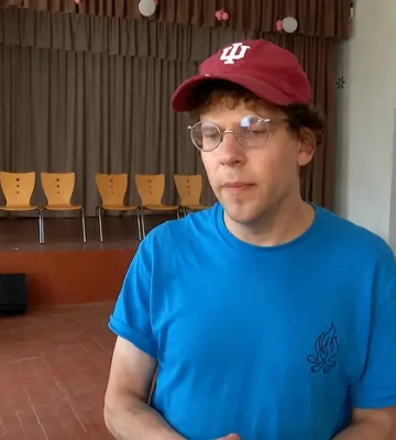 Відомий голлівудський актор під час таємного візиту до України пережив російський обстріл