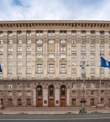 Намети на станціях столичного метро під час тривог хочуть заборонити: яка доля петиції