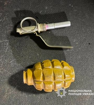 Граната в гаражі та десятки кущів конопель: на Одещині затримали 25-річного чоловіка