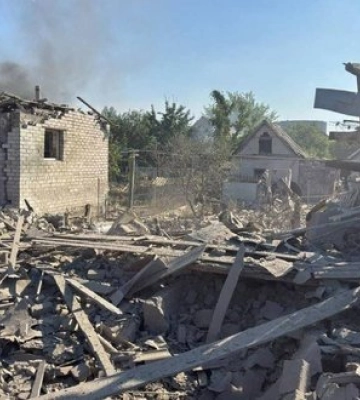 Окупанти вдарили по Запоріжжю: одна людина загинула, ще одна може перебувати під завалами. ВІДЕО+ФОТО