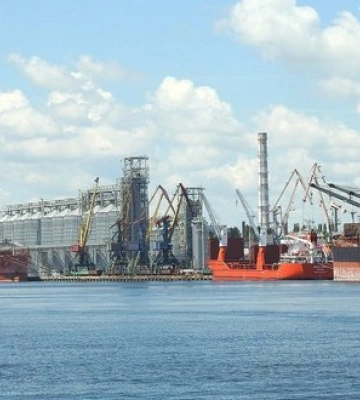 Ворог атакував "шахедами" портову інфраструктуру на Миколаївщині: пошкоджено два цивільних судна