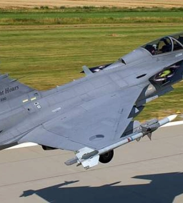 Після F-16 і Mirage: Зеленський анонсував появу в Україні винищувачів Gripen