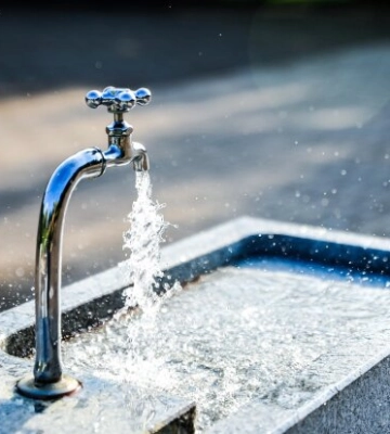 Во Львове запустили 14 питьевых фонтанов и водяной туман: где охладиться бесплатно