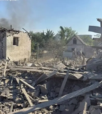 Росіяни скинули на Запоріжжя вісім авіабомб за півтори години: є загибла та десятки поранених