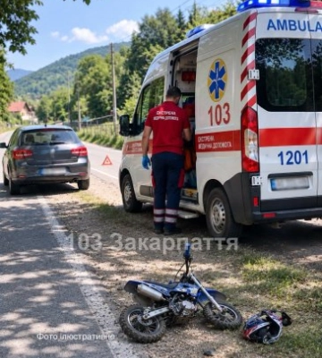 На Рахівщині легковик збив двох дітей на дитячому мотоциклі: що відомо про стан постраждалих