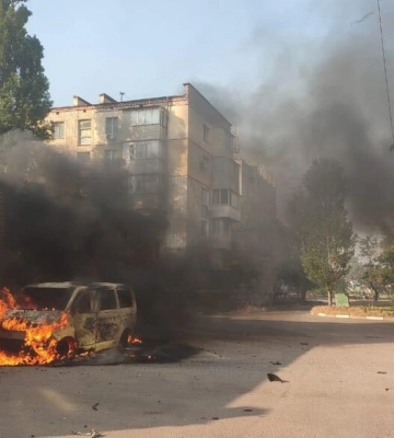 Россияне атаковали дроном гражданский автомобиль в Херсоне, есть жертва и раненые