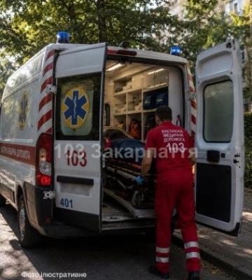 В Ужгороді екстрено госпіталізували дитину та її матір: у місті сталася надзвичайна подія