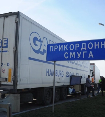 Львівський прикордонник уник покарання за незаконний виїзд чоловіків за паспортами пенсіонерів